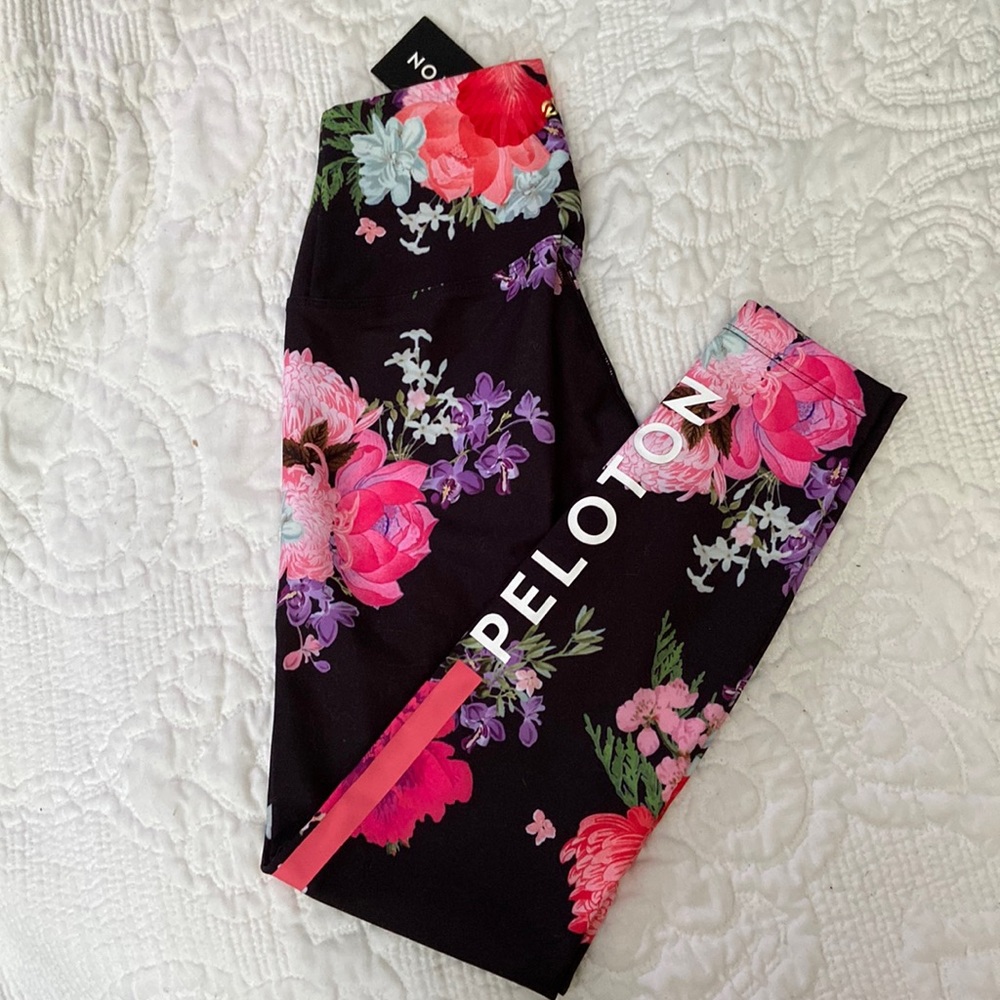 Peloton NWT black and pink floral leggings size xs limited edition